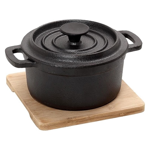 TAB-ESP-SAG106.jpg BY ORDER CAST IRON POT ROUND 19X15X10CM WITH WOOD BASE SET ESPIEL - Image 1