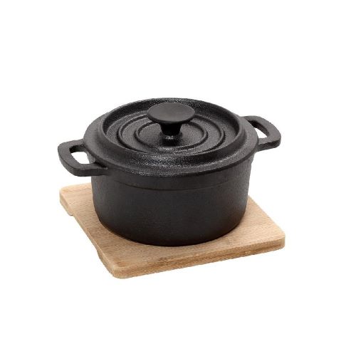 TAB-ESP-SAG107.jpg BY ORDER CAST IRON POT 13X10X8CM WITH WOOD BASE SET ESPIEL - Image 1